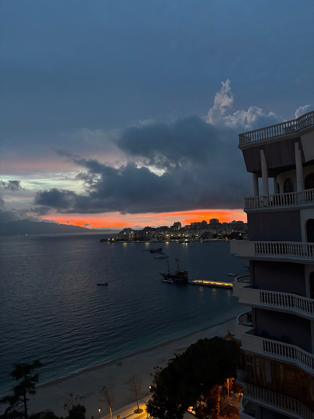 Saranda : mer turquoise, expats et ambiance&nbsp;méditerranéenne